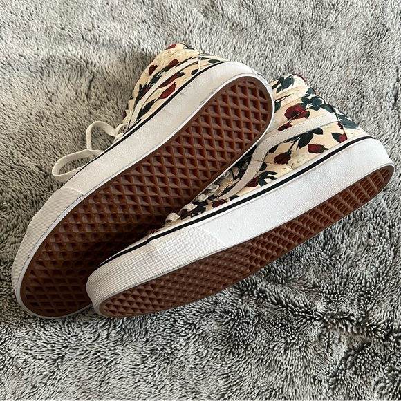 ✨ SOLD ✨ Vans | Sk8-Hi Roses - Sand Dollar - Picture 4 of 4